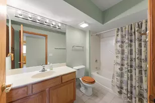 1327 E Washington St, Des Plaines, IL 60016 - Photo 23