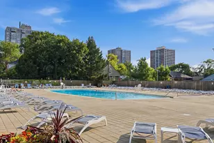 4250 N Marine Dr, Chicago, IL 60613 - Photo 5