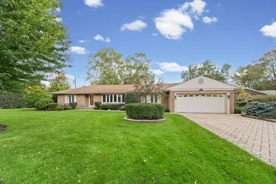 1102 W Burgoyne Road, Arlington Heights, IL 60004 - Photo 1