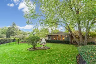 1102 W Burgoyne Rd, Arlington Heights, IL 60004 - Photo 23