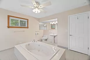 1102 W Burgoyne Rd, Arlington Heights, IL 60004 - Photo 13