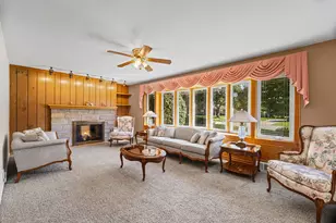 1102 W Burgoyne Rd, Arlington Heights, IL 60004 - Photo 3