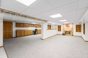 1102 W Burgoyne Rd, Arlington Heights, IL 60004 - Photo 21