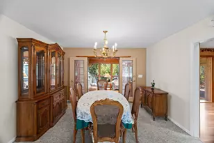 1102 W Burgoyne Rd, Arlington Heights, IL 60004 - Photo 5