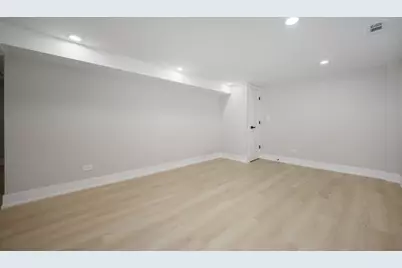 8648 S Phillips Avenue, Chicago, IL 60617 - Photo 19