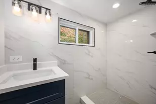 8648 S Phillips Ave, Chicago, IL 60617 - Photo 21
