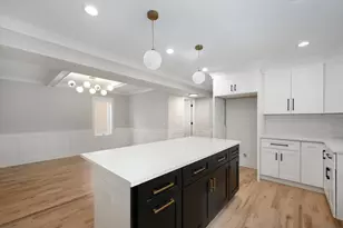8648 S Phillips Ave, Chicago, IL 60617 - Photo 13