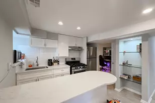 2046 W Iowa St, Chicago, IL 60622 - Photo 3