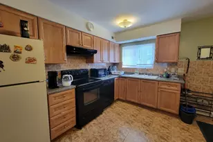 9356 Bay Colony Dr, Des Plaines, IL 60016 - Photo 3