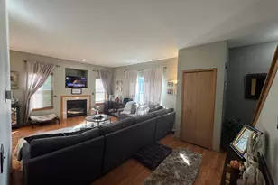 661 Fieldcrest Dr, South Elgin, IL 60177 - Photo 7