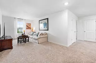 695 Kentshire Cir, Elgin, IL 60124 - Photo 29