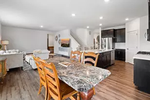 695 Kentshire Cir, Elgin, IL 60124 - Photo 19
