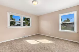 796 E 163rd St, South Holland, IL 60473 - Photo 9