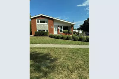 10545 S Kenneth Avenue, Oak Lawn, IL 60453 - Photo 1