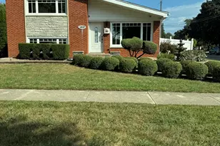 10545 S Kenneth Ave, Oak Lawn, IL 60453 - Photo 1