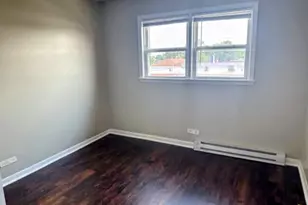 6617 W Lloyd Dr, Worth, IL 60482 - Photo 5
