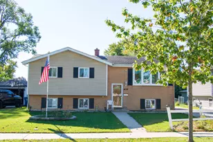 416 S Cherry Hill Dr, Addison, IL 60101 - Photo 1