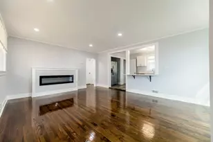 11104 S Ave O Ave, Chicago, IL 60617 - Photo 3