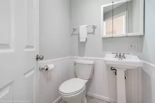 1155 E 61st St, Chicago, IL 60637 - Photo 9