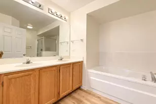 949 Charlela Ln, Elk Grove Village, IL 60007 - Photo 13