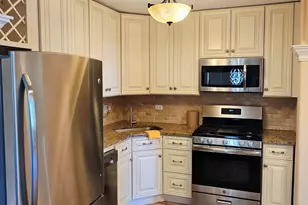 1475 Rebecca Dr, Hoffman Estates, IL 60169 - Photo 5