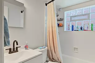 916 W Wolfram St, Chicago, IL 60657 - Photo 11