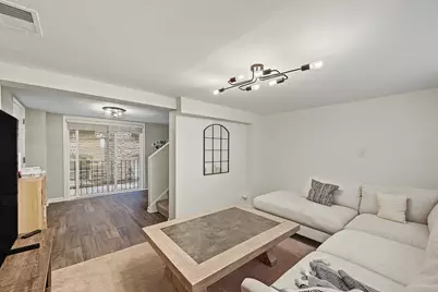 916 W Wolfram Street #1A, Chicago, IL 60657 - Photo 5