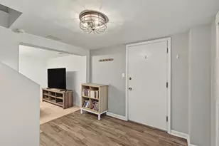 916 W Wolfram St, Chicago, IL 60657 - Photo 3