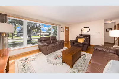 502 W Lonnquist Boulevard, Mount Prospect, IL 60056 - Photo 5