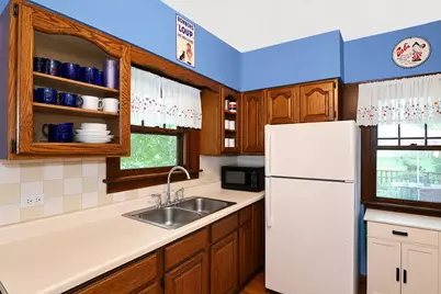 35 W Maple Avenue, Roselle, IL 60172 - Photo 7