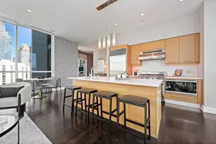 110 W Superior St, Chicago, IL 60654 - Photo 5