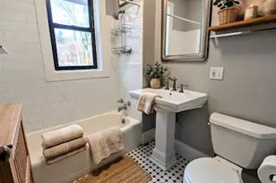 1947 W Argyle St, Chicago, IL 60640 - Photo 15