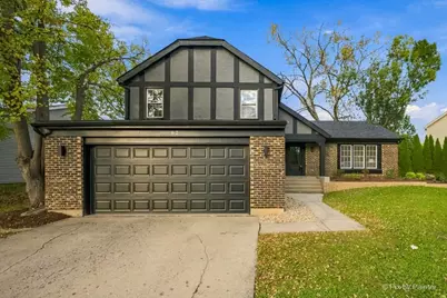 62 E Fox Hill Drive, Buffalo Grove, IL 60089 - Photo 1