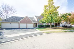 122 Stirling Ln, Schaumburg, IL 60194 - Photo 1