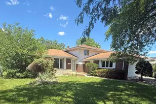 942 E 168th St, South Holland, IL 60473 - Photo 1