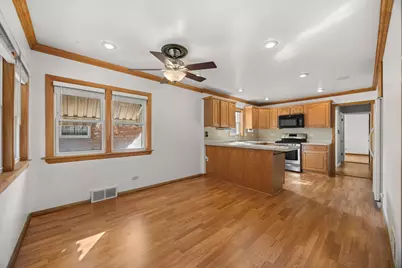 11313 S Sawyer Avenue, Chicago, IL 60655 - Photo 3