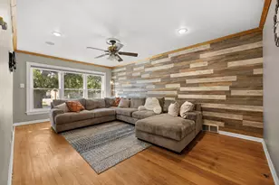 11313 S Sawyer Ave, Chicago, IL 60655 - Photo 9
