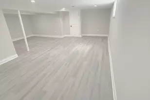 8926 S Paxton Ave, Chicago, IL 60617 - Photo 23