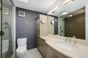 111 E Chestnut St, Chicago, IL 60611 - Photo 17