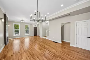 656 E Bowen Ave, Chicago, IL 60653 - Photo 9