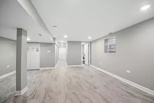 656 E Bowen Ave, Chicago, IL 60653 - Photo 33