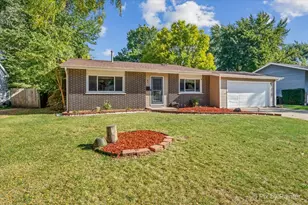 641 Nottingham Ln, Crystal Lake, IL 60014 - Photo 3