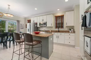 14241 Oakwood Ct, Green Oaks, IL 60048 - Photo 13