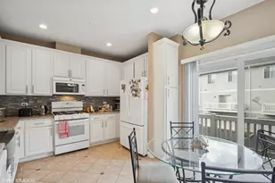 983 Mayfair Ct, Elk Grove Village, IL 60007 - Photo 11