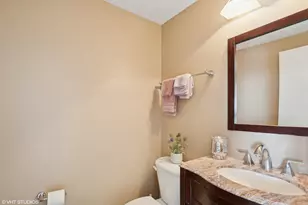 983 Mayfair Ct, Elk Grove Village, IL 60007 - Photo 13