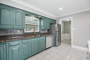 8021 W 91st St, Hickory Hills, IL 60457 - Photo 9