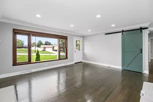 8021 W 91st St, Hickory Hills, IL 60457 - Photo 5