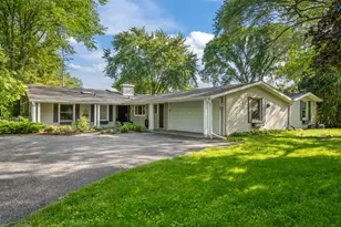 1161 Winwood Dr, Lake Forest, IL 60045 - Photo 1