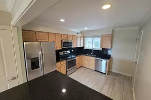 9368 Bay Colony Dr, Des Plaines, IL 60016 - Photo 5