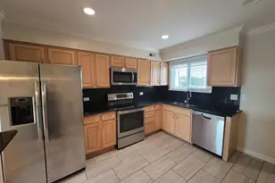 9368 Bay Colony Dr, Des Plaines, IL 60016 - Photo 7